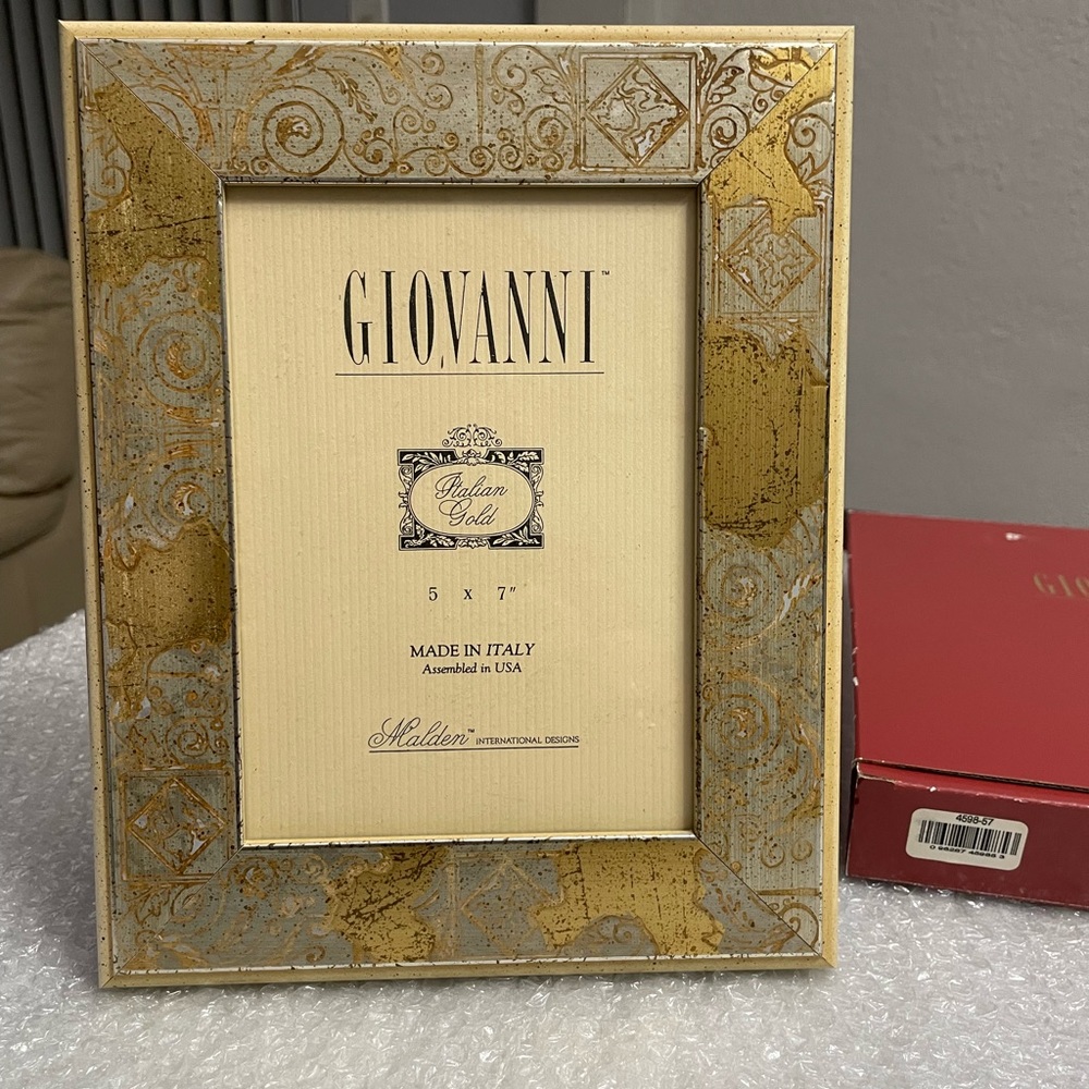 Giovanni Italian gold picture frame